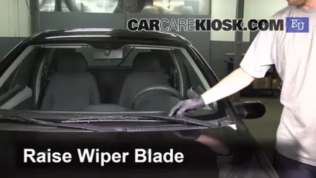 2003 Fiat Punto EX 1.3L 4 Cyl. Turbo Diesel Balais essuie-glace avant Changer les balais des essuie-glace